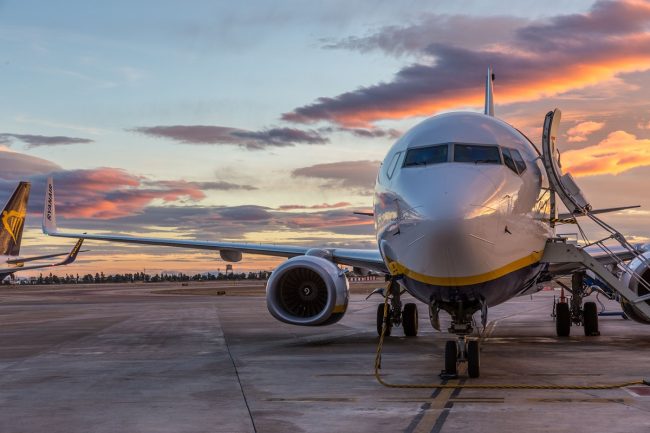 Ryanair aircraft - know their golf clubs policy
