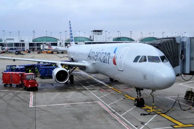 American Airlines aircraft - know their military discount to get your benefits
