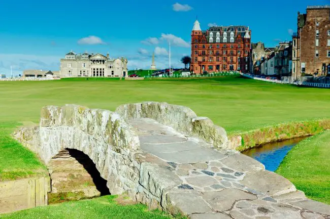golf in Scotland is more convenient by using a professional golf tour operator