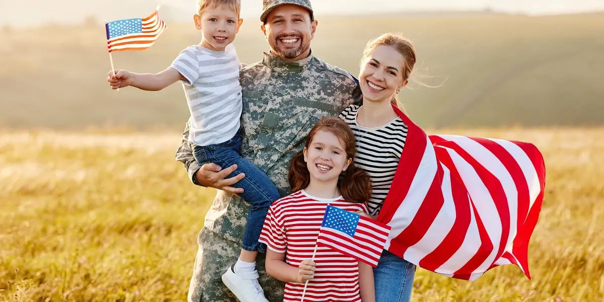 military_man_and_his_family southwest military discount is applicable for US military member and his dependent