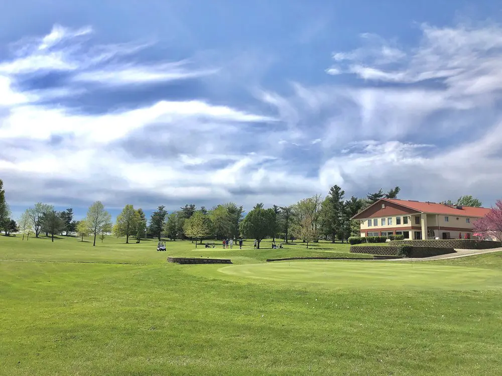 Bright Leaf Golf Resort
