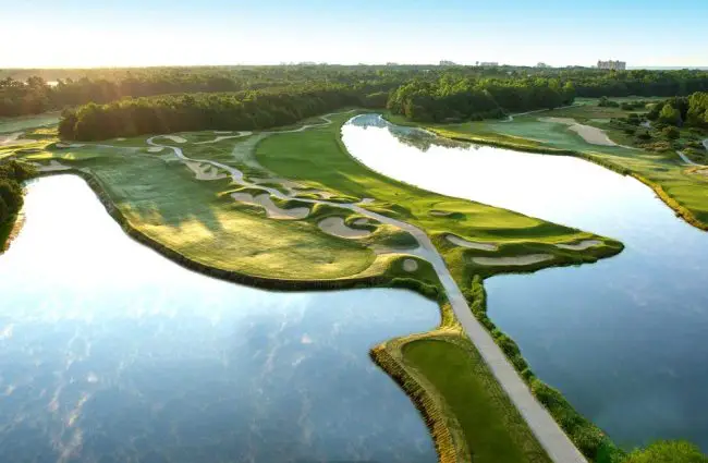 Barefoot Resort - golf destination in spring